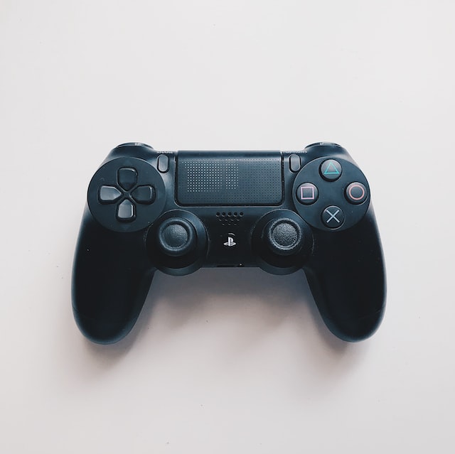 rigdom Fugtig farvestof How to connect PS4 controller to PC Fortnite - We Tech You